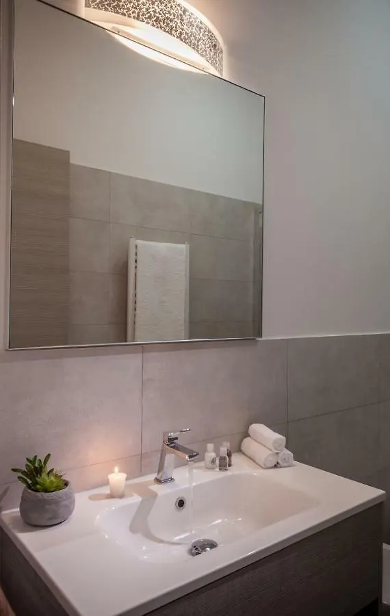 לינה וארוחת בוקר קליארי Ajana Rooms By Accomodo