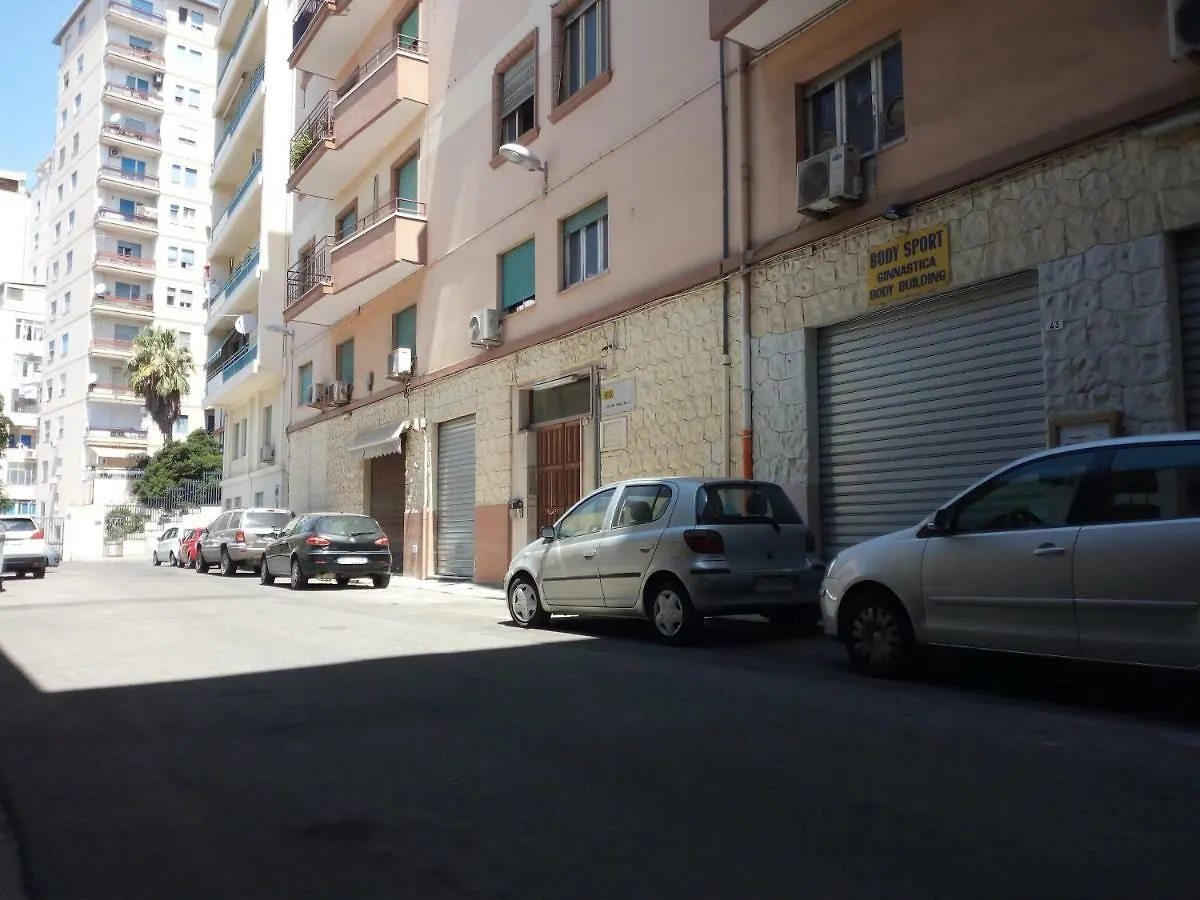 לינה וארוחת בוקר קליארי Ajana Rooms By Accomodo